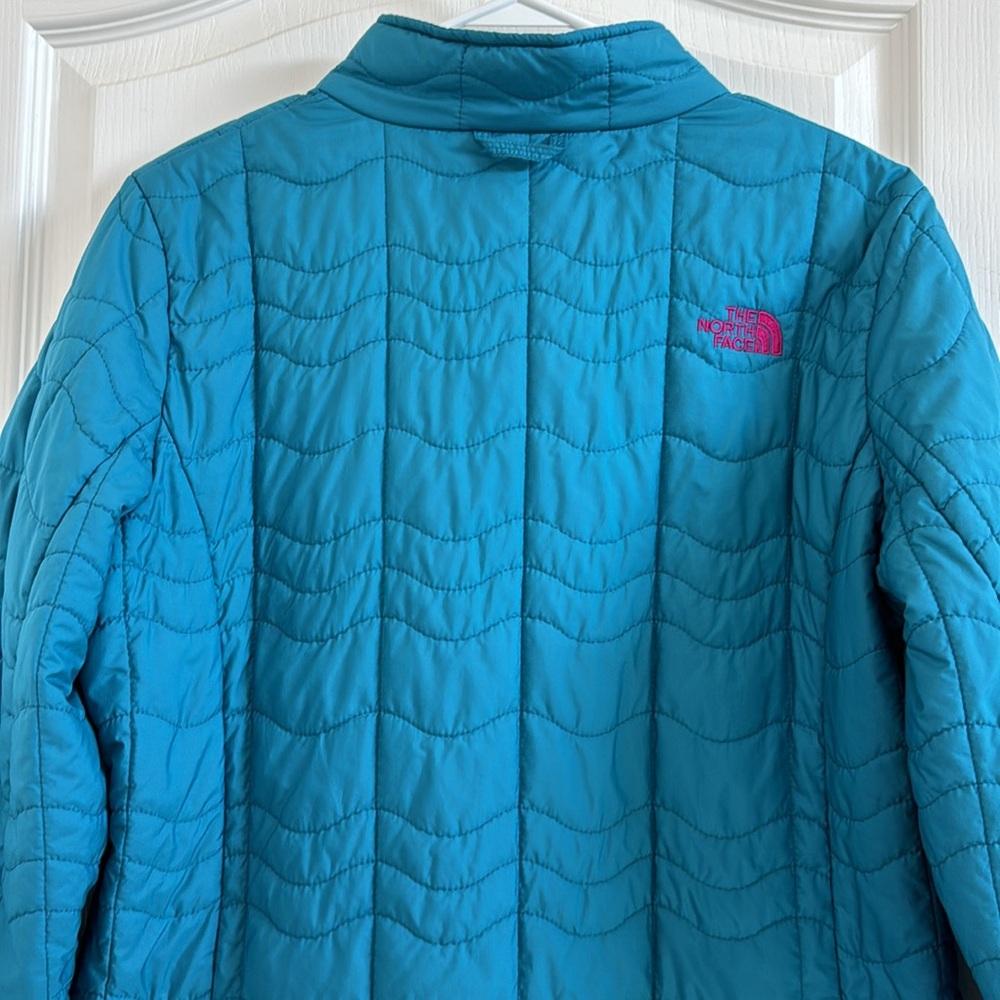 The North Face Women’s Bombay Jacket - Picture 5 of 10